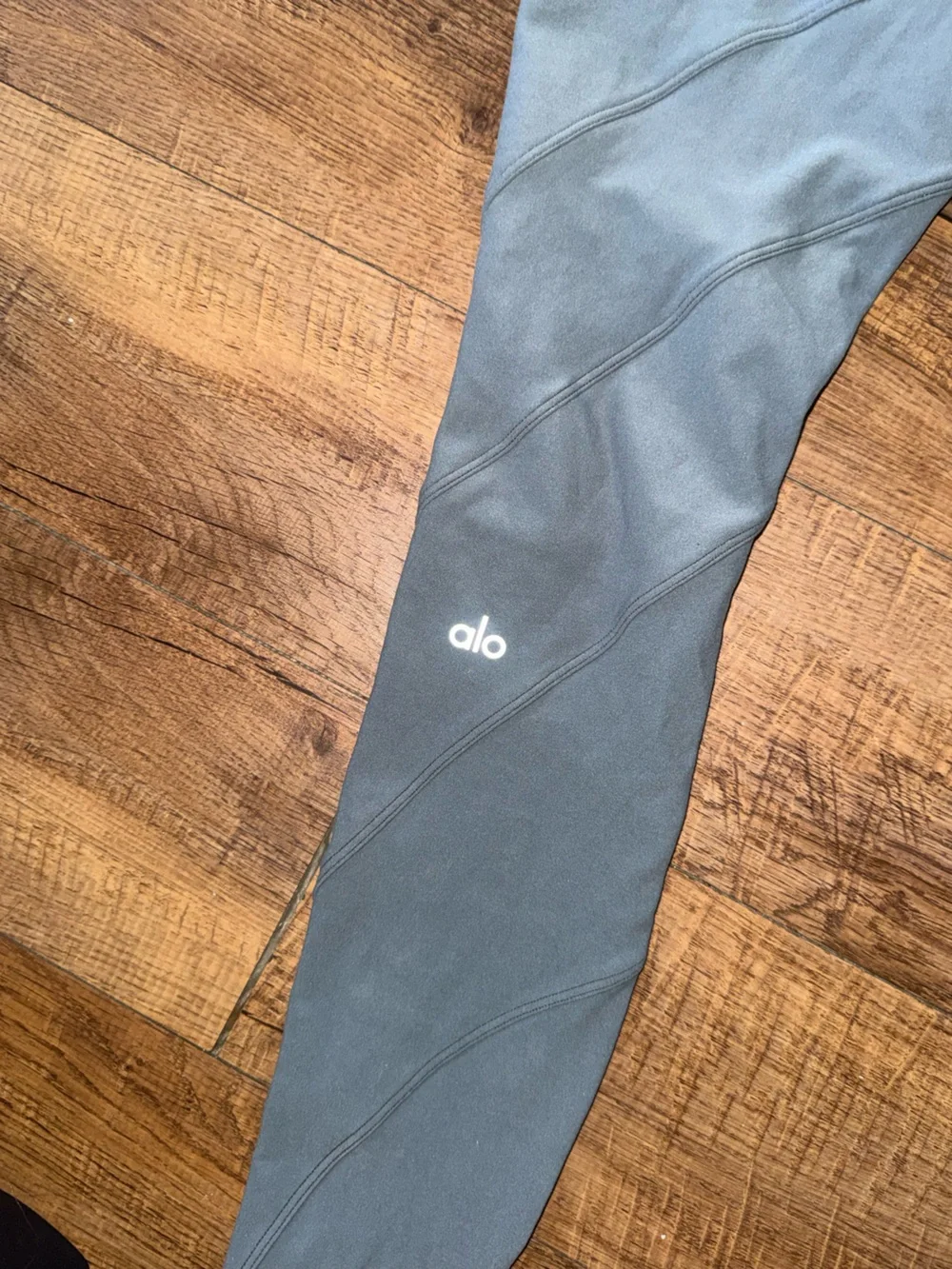 Alo yoga dusty blue/gray set RARE